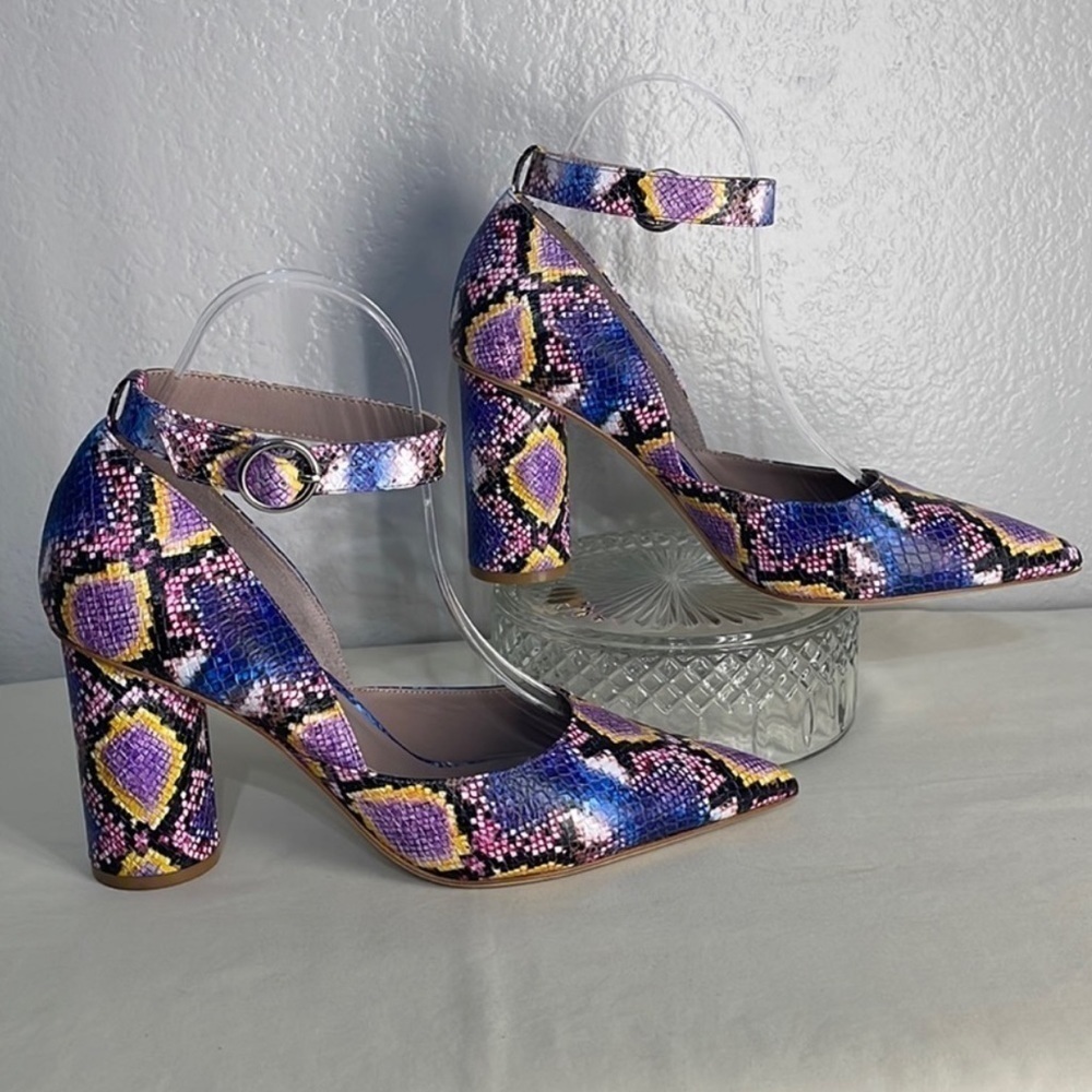 Deltan leather heels 8 used twice great condition pointy heels